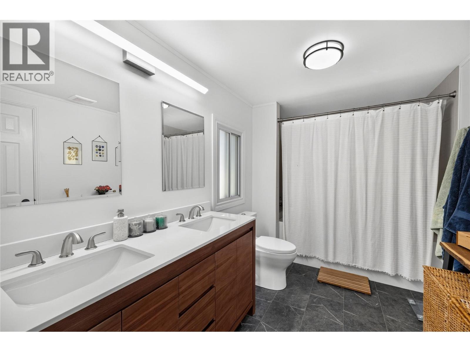 3115 Juniper Drive, Naramata, BC - Indoor Photo Showing Bathroom