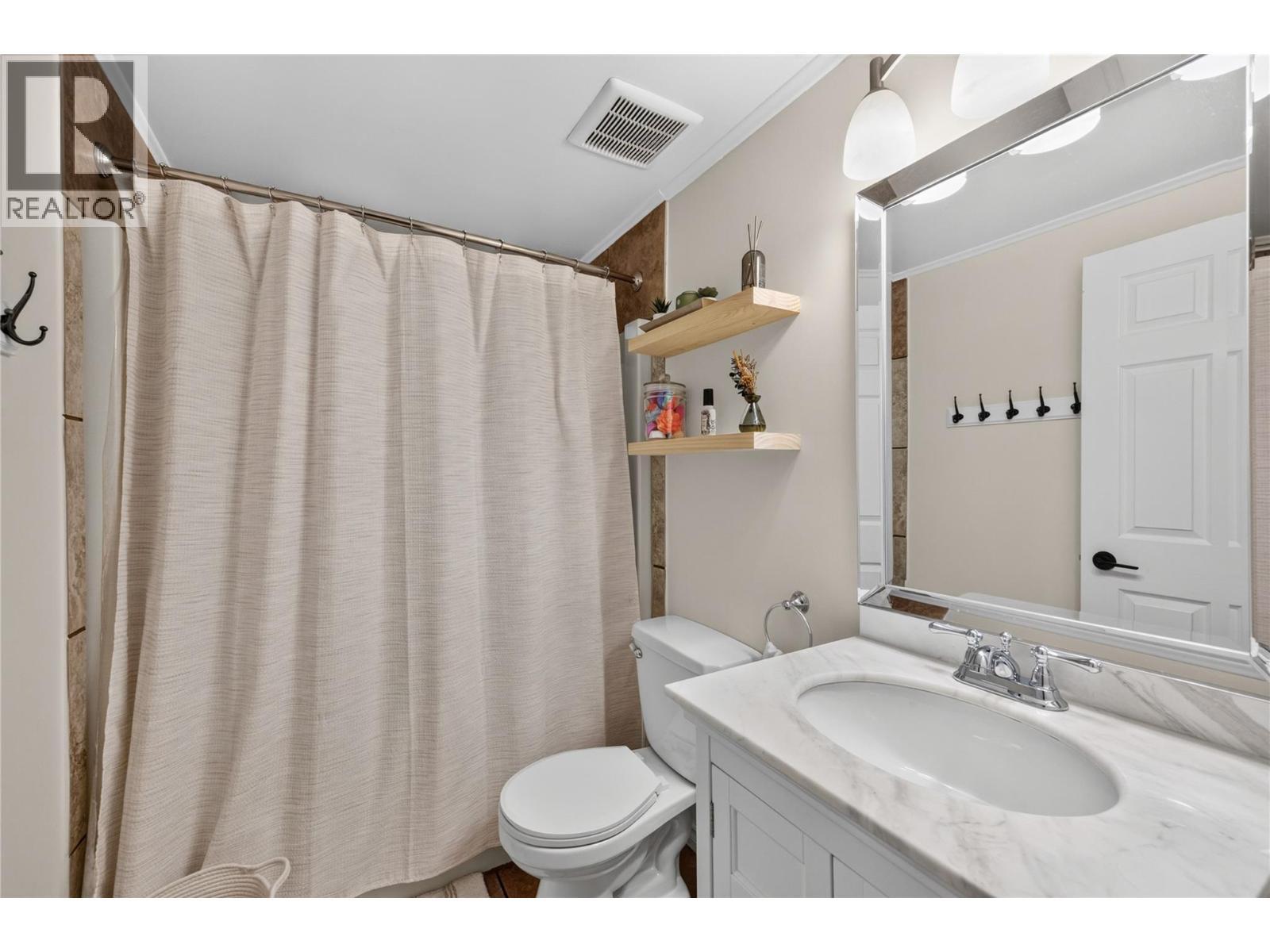 3115 Juniper Drive, Naramata, BC - Indoor Photo Showing Bathroom