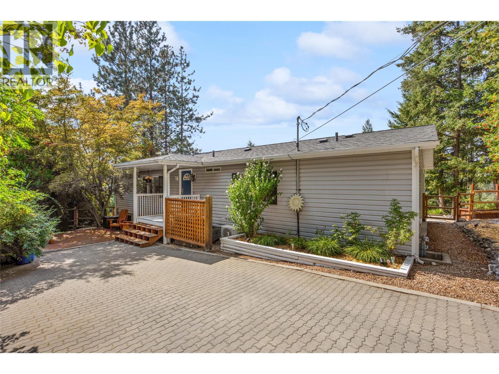 3115 Juniper Drive, Naramata, BC - Outdoor
