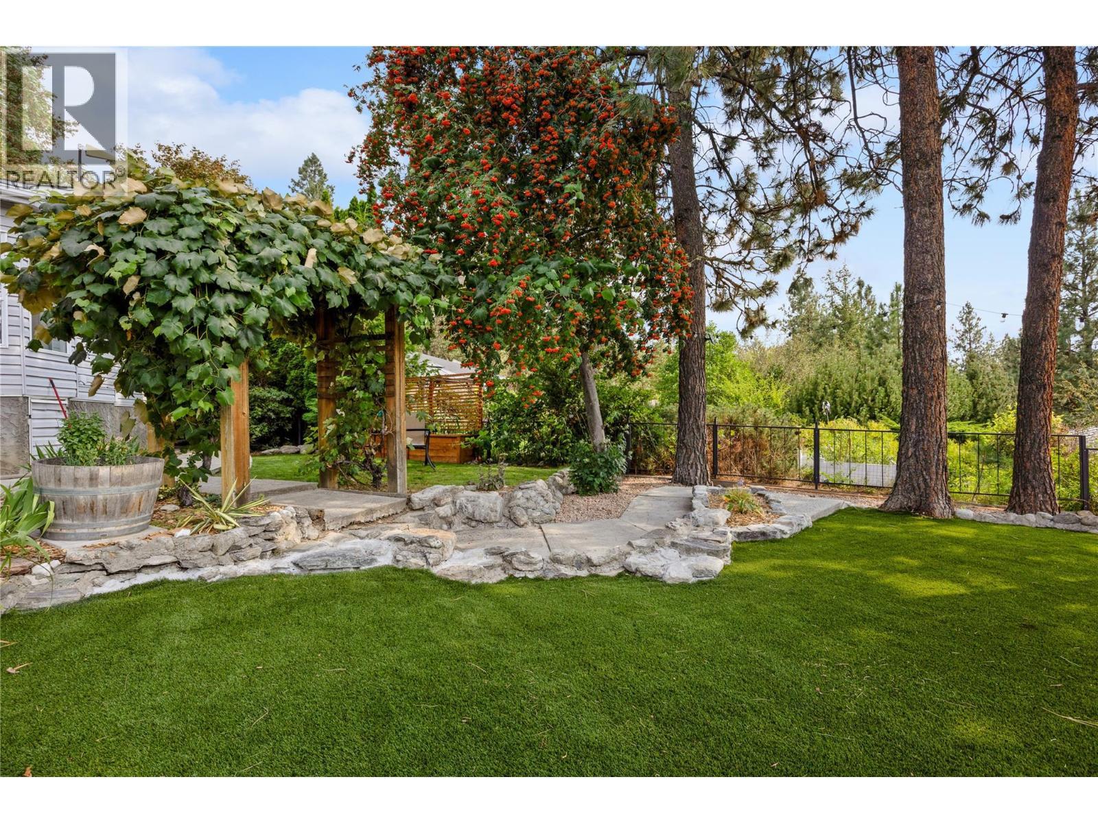 3115 Juniper Drive, Naramata, BC - Outdoor