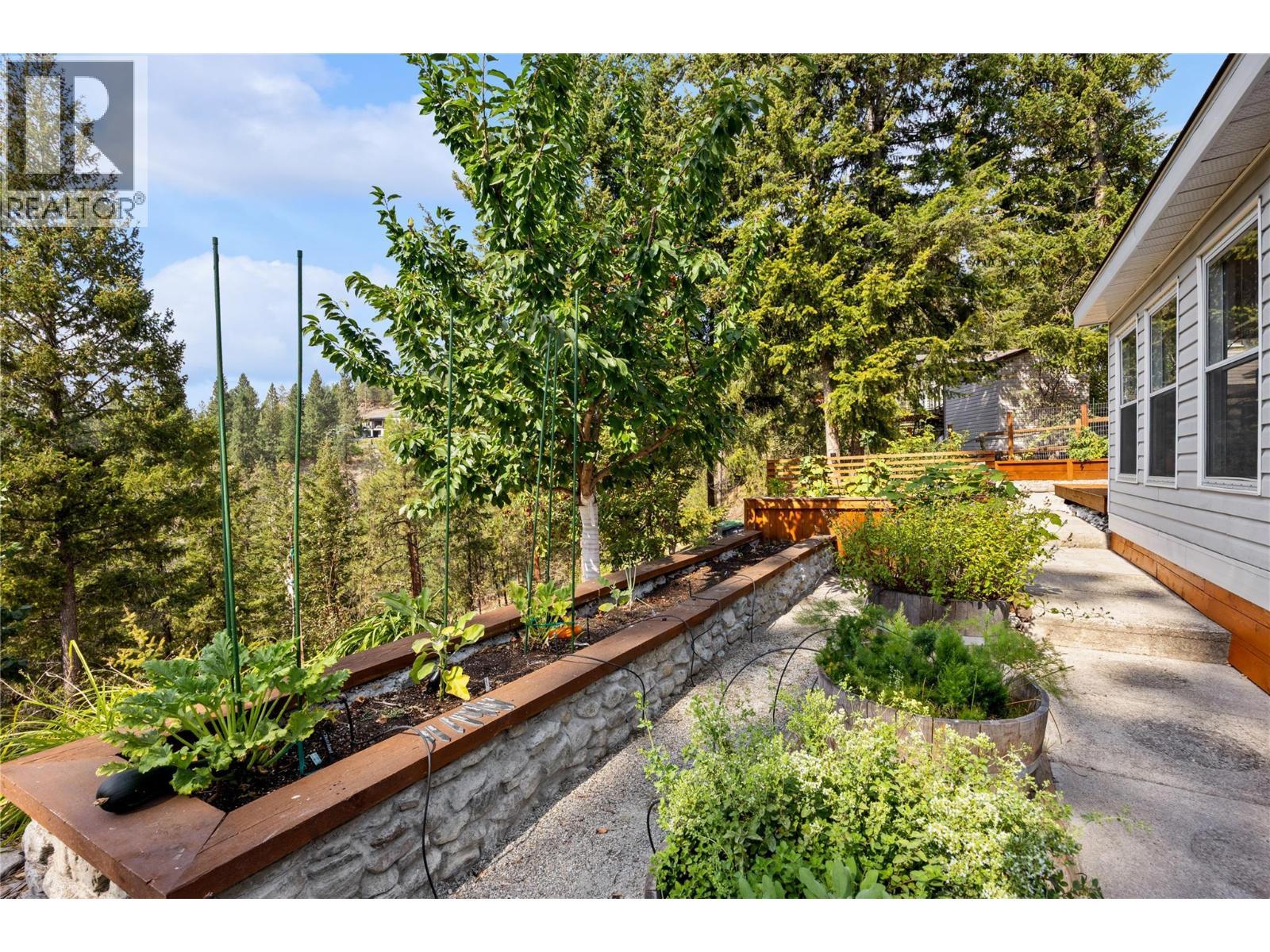 3115 Juniper Drive, Naramata, BC - Outdoor