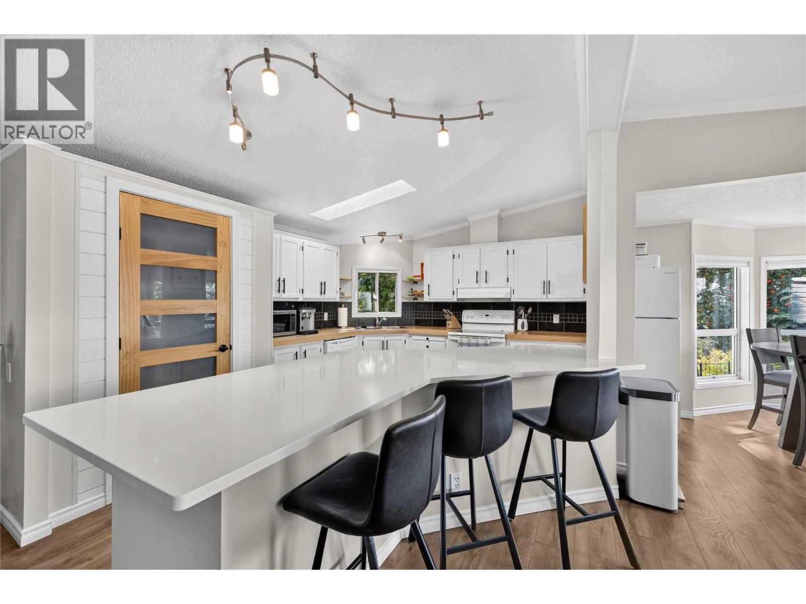 3115 Juniper Drive, Naramata, BC - Indoor Photo Showing Kitchen With Upgraded Kitchen