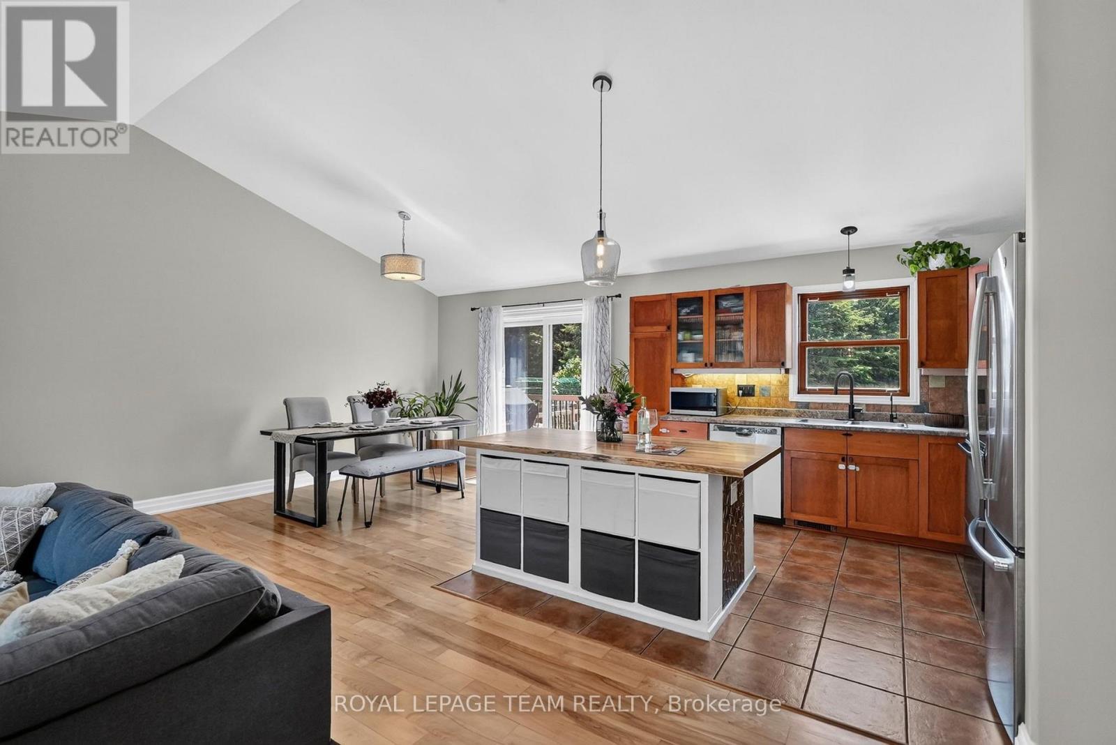 1550 Stanleyfield Crescent, Ottawa, ON - Indoor Photo Showing Kitchen