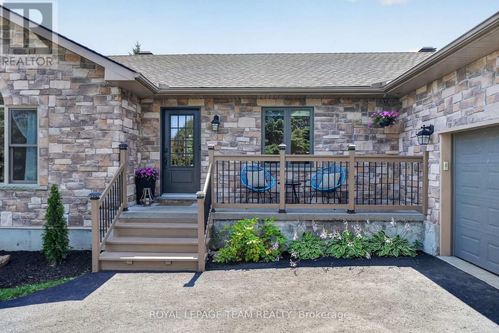 1550 Stanleyfield Crescent, Ottawa, ON - Outdoor With Deck Patio Veranda