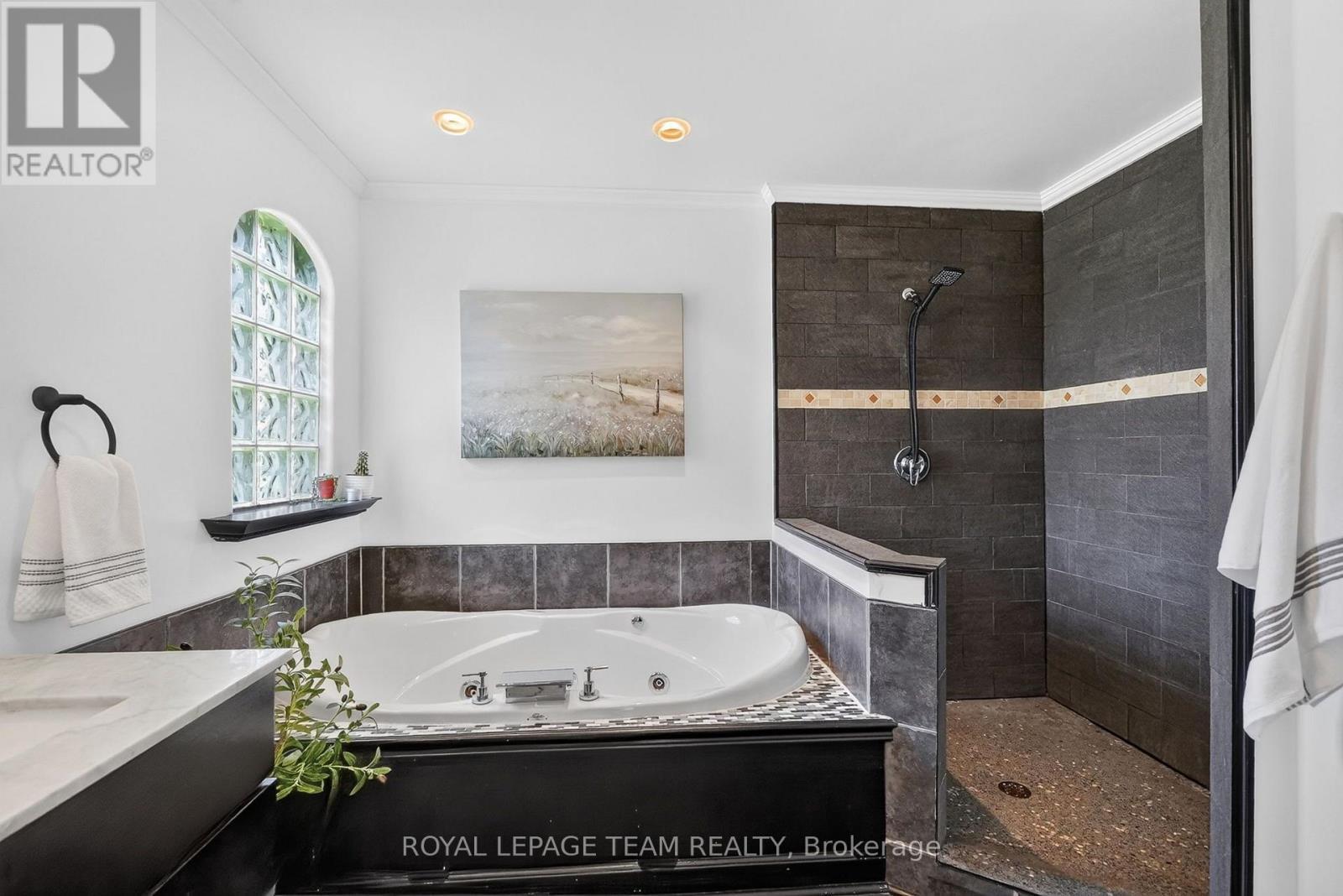 1550 Stanleyfield Crescent, Ottawa, ON - Indoor Photo Showing Bathroom
