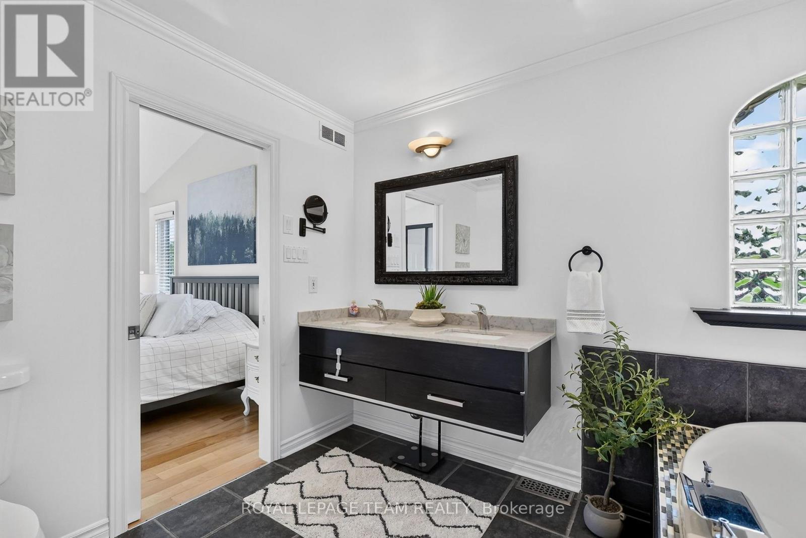 1550 Stanleyfield Crescent, Ottawa, ON - Indoor Photo Showing Bathroom