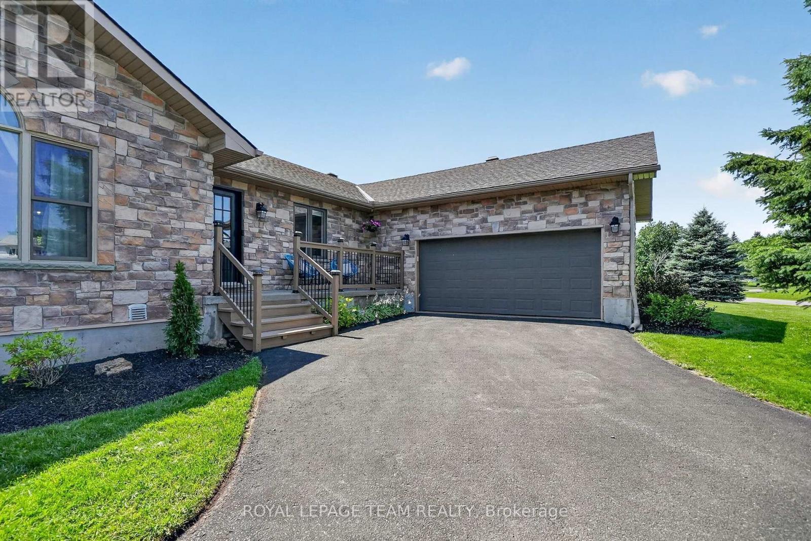 1550 Stanleyfield Crescent, Ottawa, ON - Outdoor