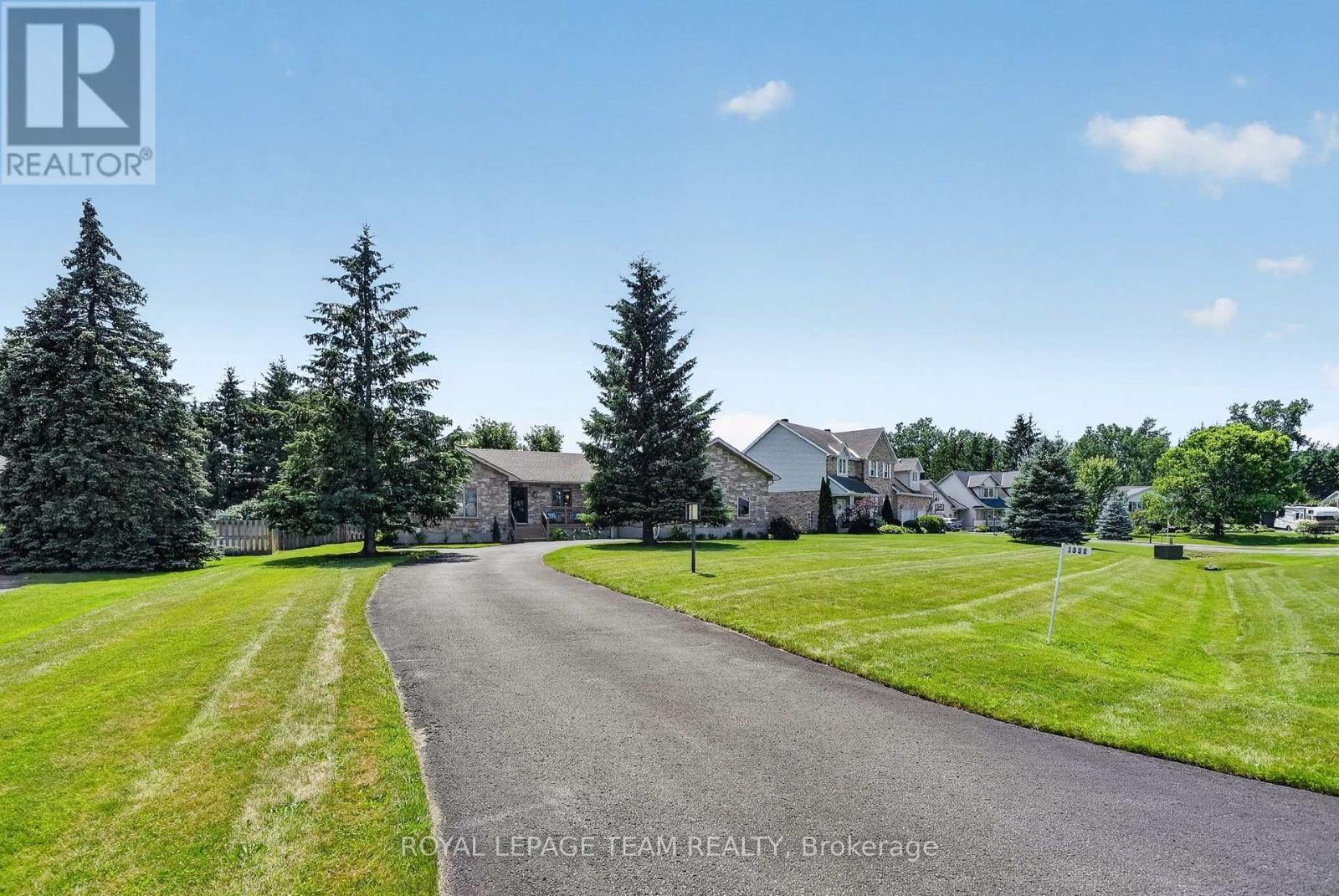 1550 Stanleyfield Crescent, Ottawa, ON - Outdoor