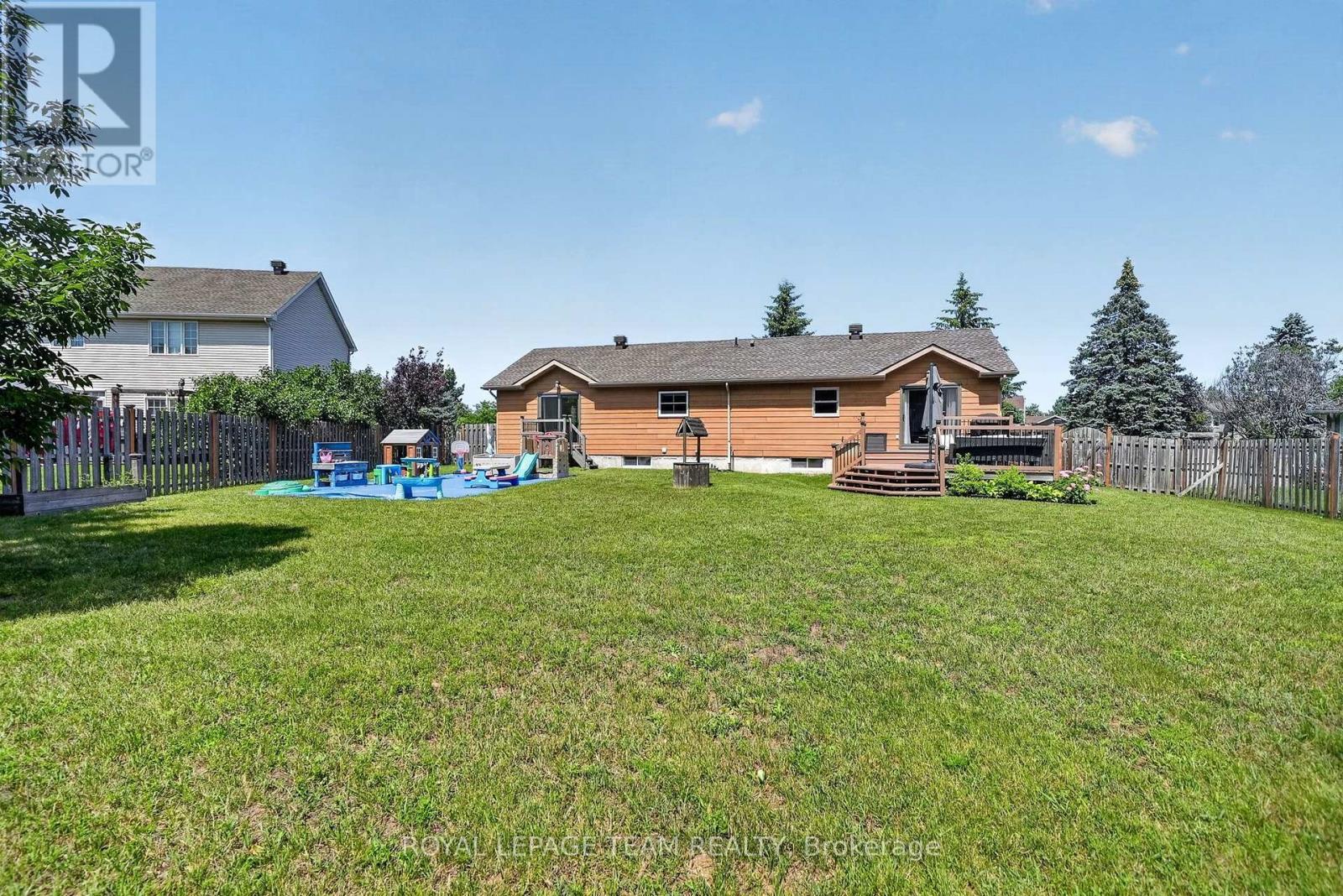 1550 Stanleyfield Crescent, Ottawa, ON - Outdoor With Backyard