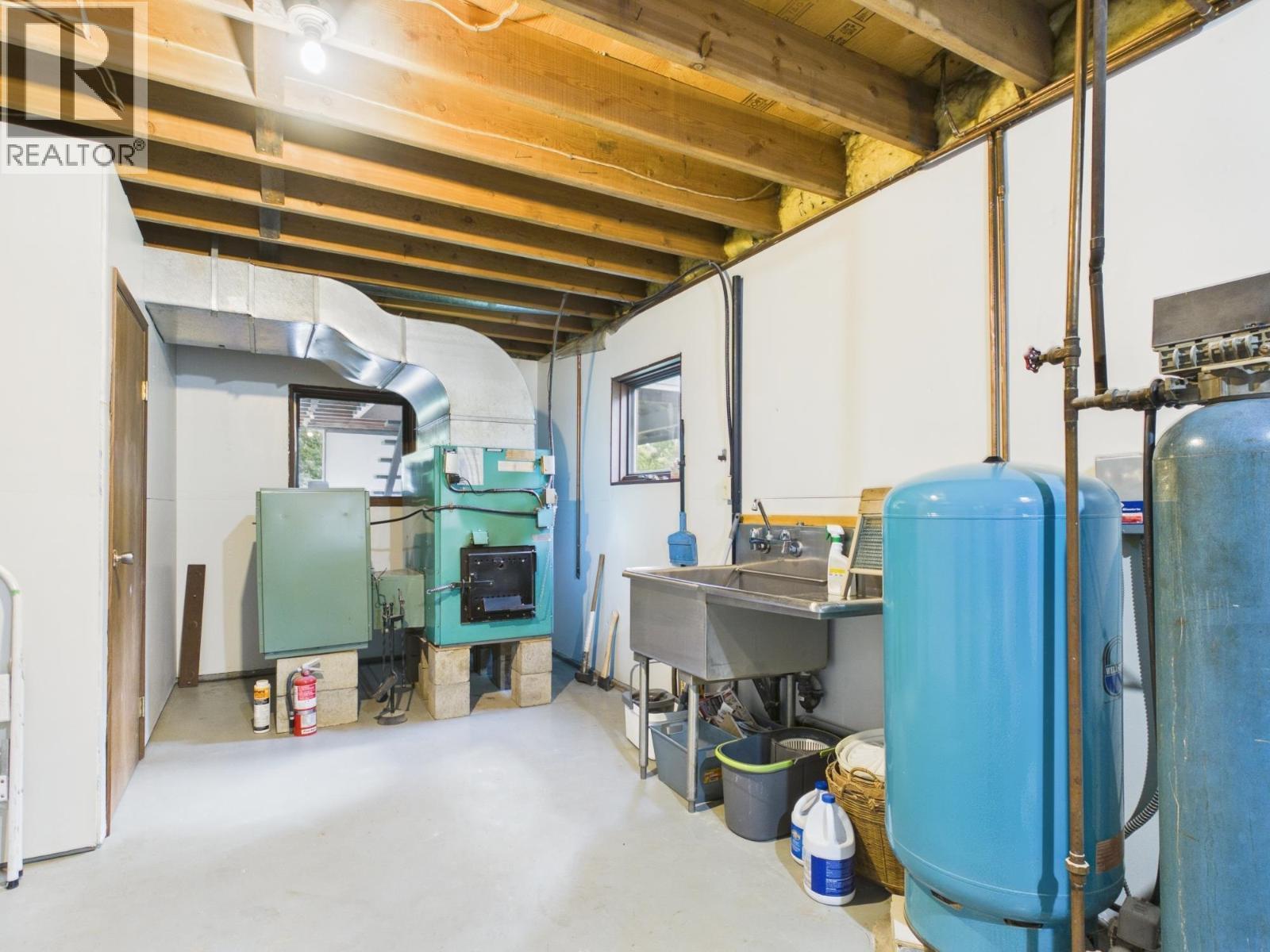 2360 Bailey Road, Williams Lake, BC - Indoor Photo Showing Basement