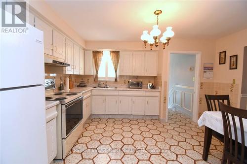 36 Abbington Drive, Hamilton, ON - Indoor Photo Showing Kitchen With Double Sink