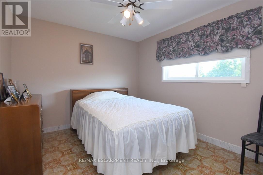 36 Abbington Drive, Hamilton, ON - Indoor Photo Showing Bedroom