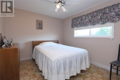 36 Abbington Drive, Hamilton, ON - Indoor Photo Showing Bedroom