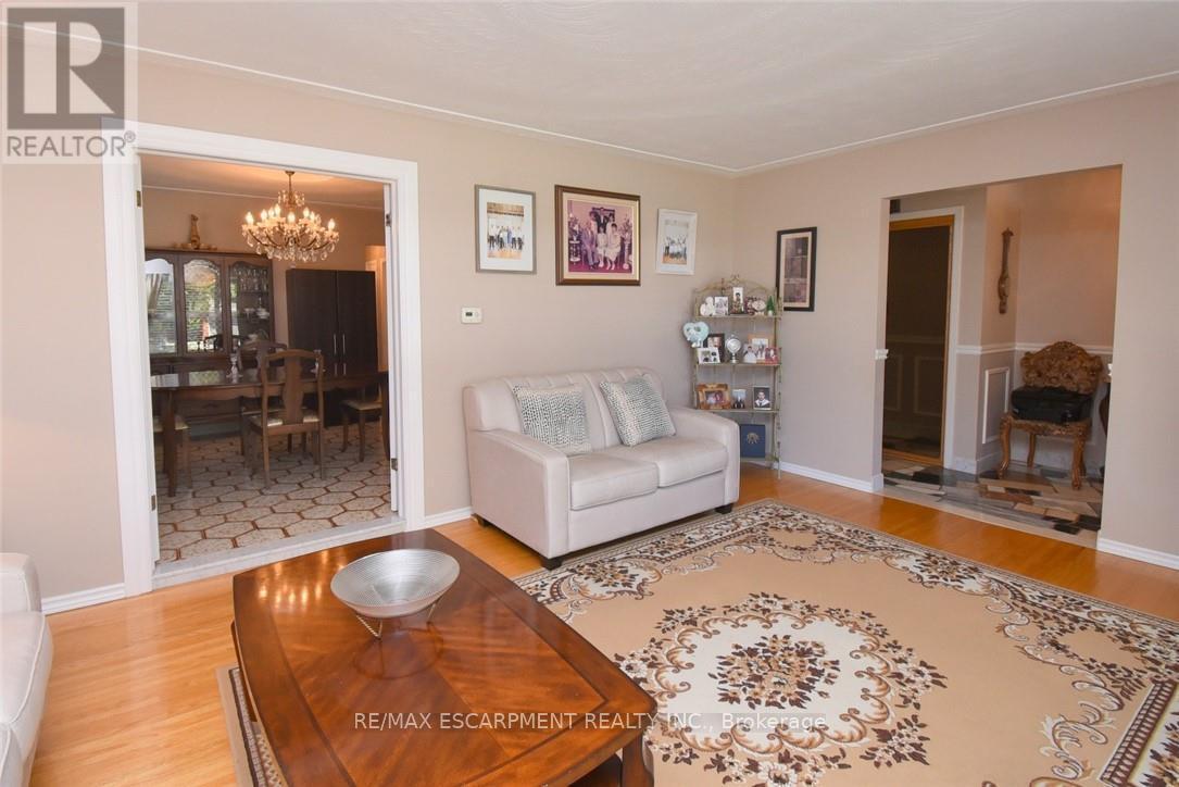 36 Abbington Drive, Hamilton, ON - Indoor Photo Showing Living Room
