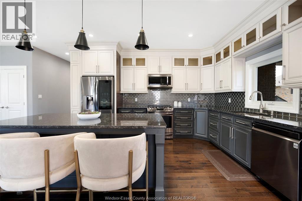 365 County Rd 2, Belle River, ON - Indoor Photo Showing Kitchen With Upgraded Kitchen
