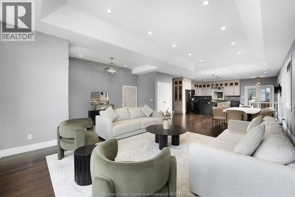 365 County Rd 2, Belle River, ON - Indoor Photo Showing Living Room