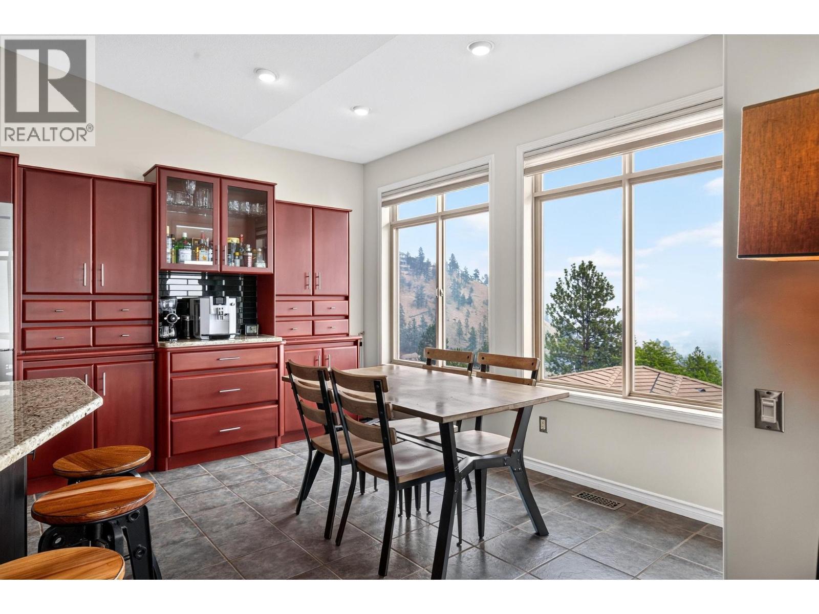 2213 Waddington Court Unit# 3, Kelowna, BC - Indoor Photo Showing Dining Room