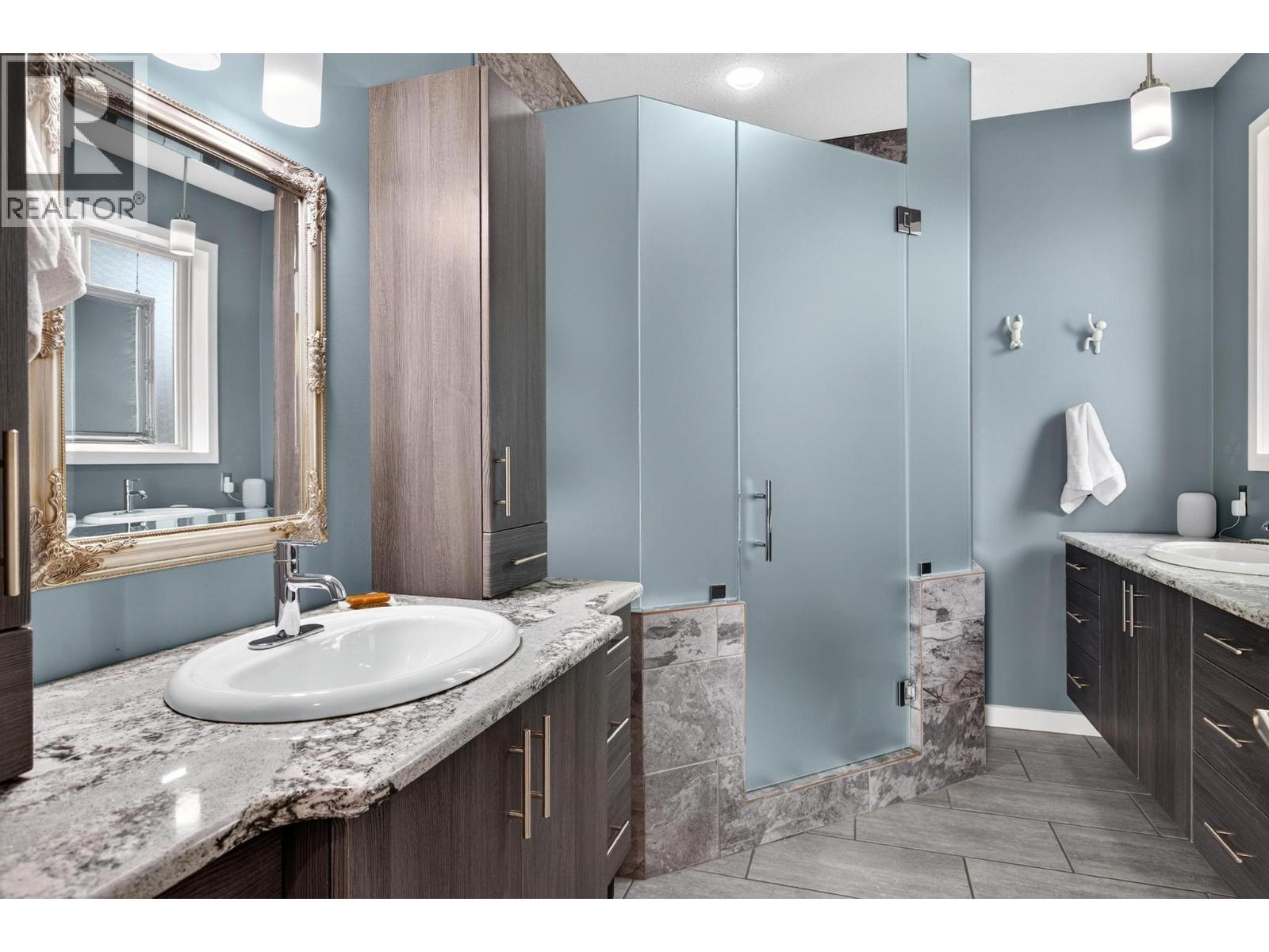 2213 Waddington Court Unit# 3, Kelowna, BC - Indoor Photo Showing Bathroom
