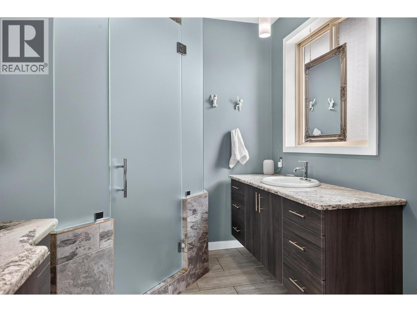 2213 Waddington Court Unit# 3, Kelowna, BC - Indoor Photo Showing Bathroom