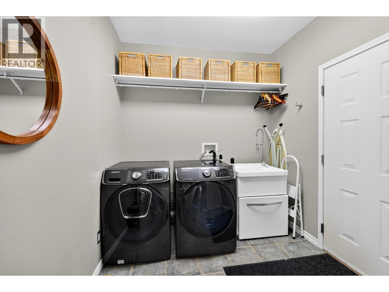 2213 Waddington Court Unit# 3, Kelowna, BC - Indoor Photo Showing Laundry Room