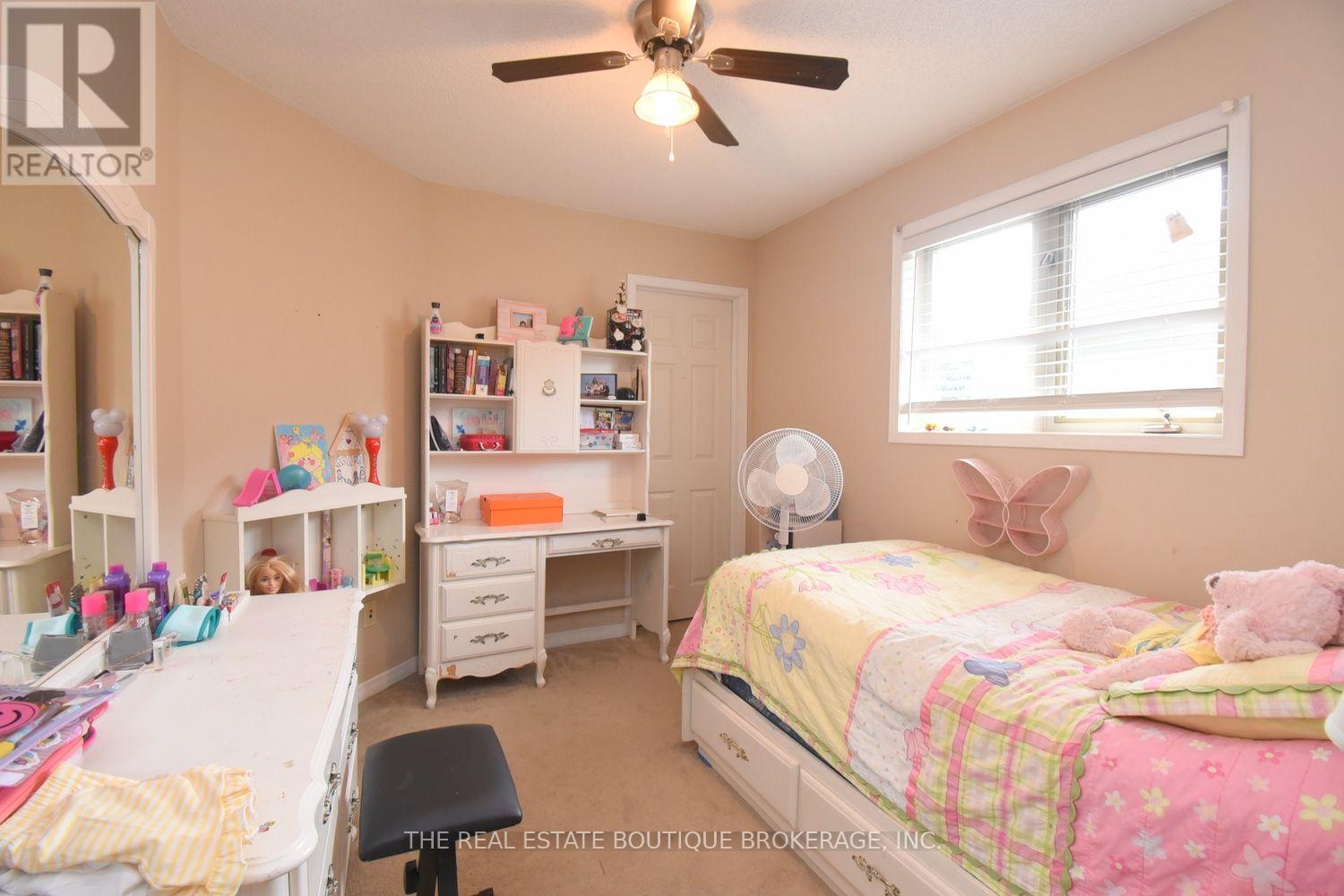 509 Southridge Drive, Hamilton, ON - Indoor Photo Showing Bedroom
