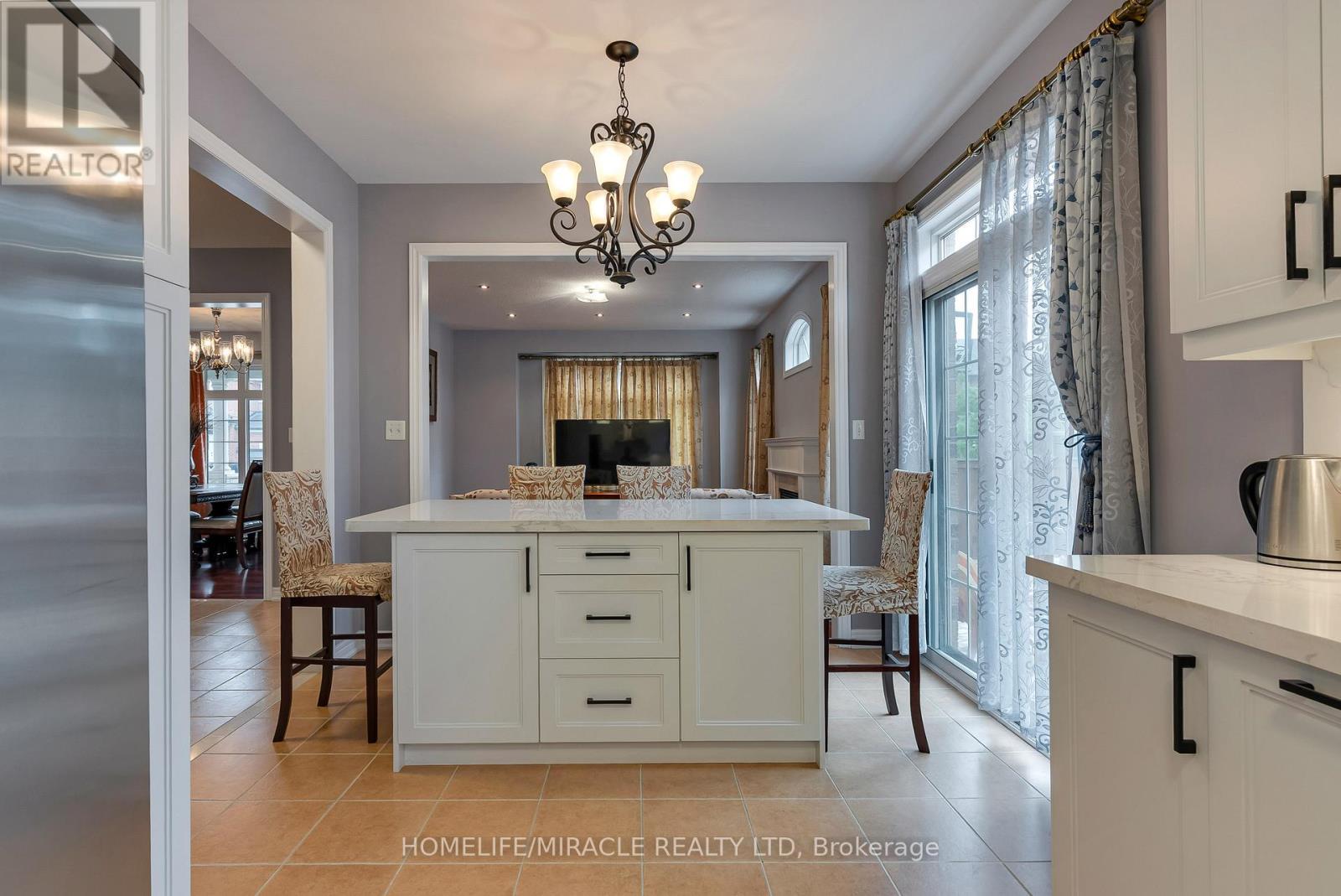 9 Peridot Road, Brampton, ON - Indoor Photo Showing Kitchen