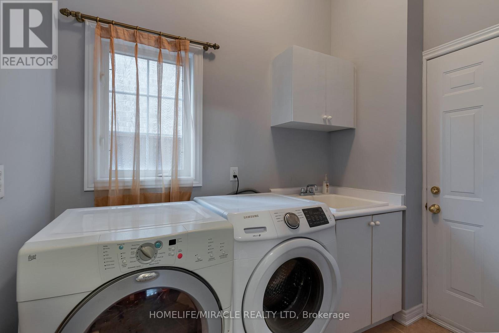 9 Peridot Road, Brampton, ON - Indoor Photo Showing Laundry Room