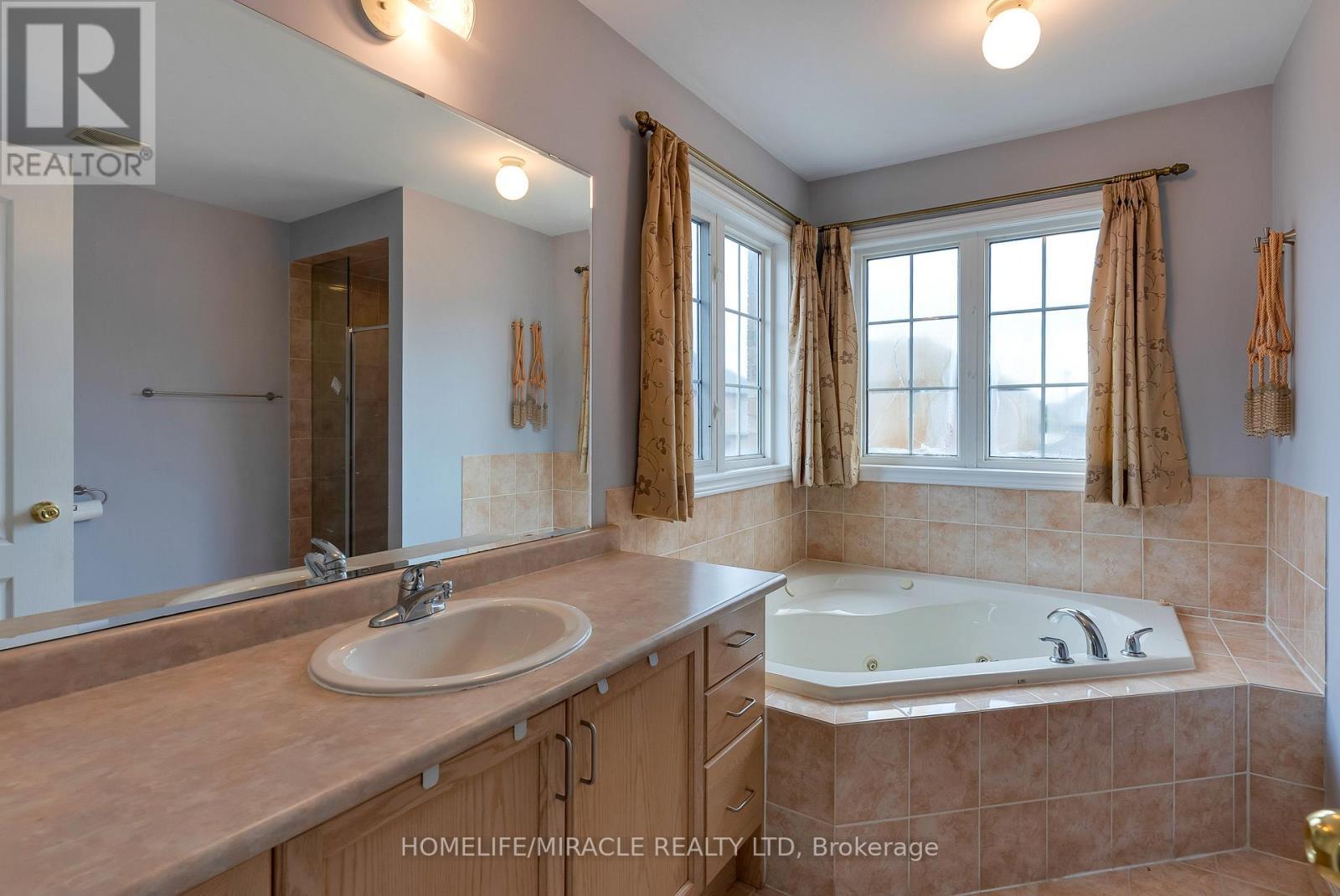 9 Peridot Road, Brampton, ON - Indoor Photo Showing Bathroom