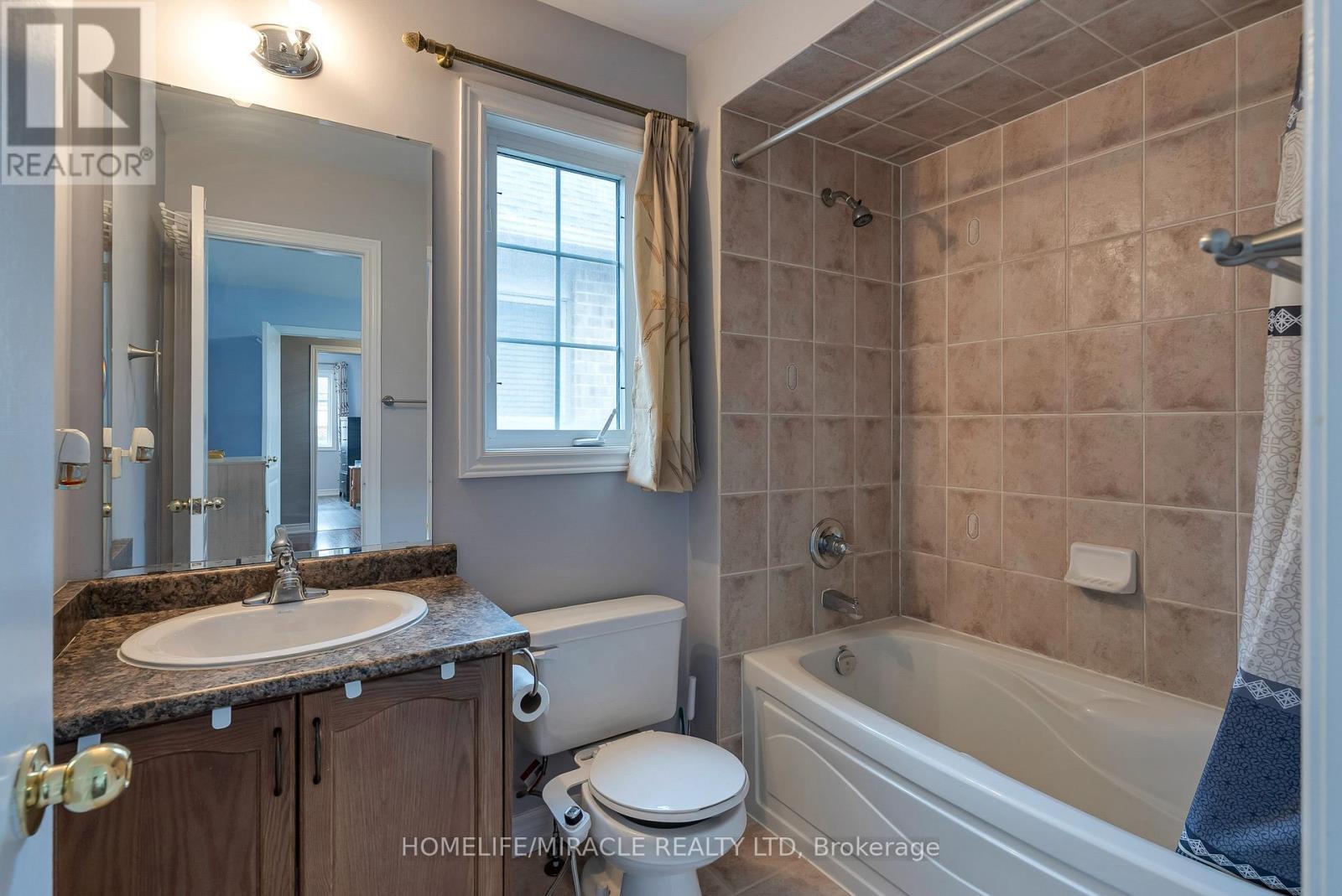 9 Peridot Road, Brampton, ON - Indoor Photo Showing Bathroom