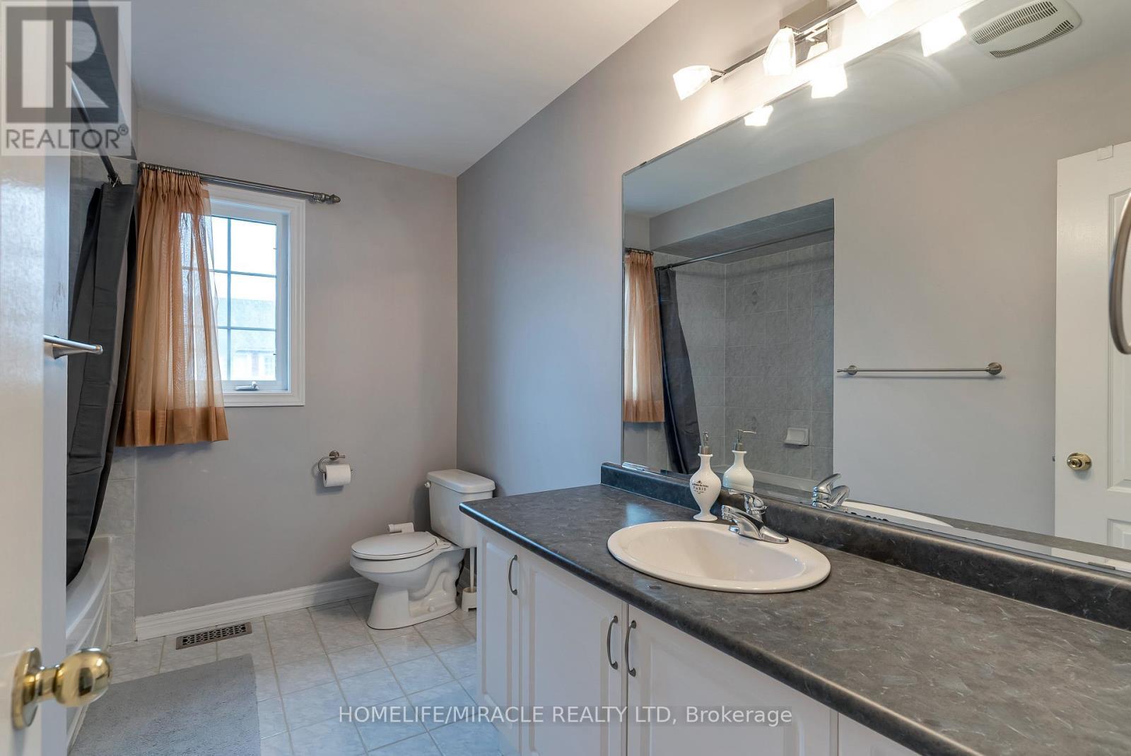 9 Peridot Road, Brampton, ON - Indoor Photo Showing Bathroom