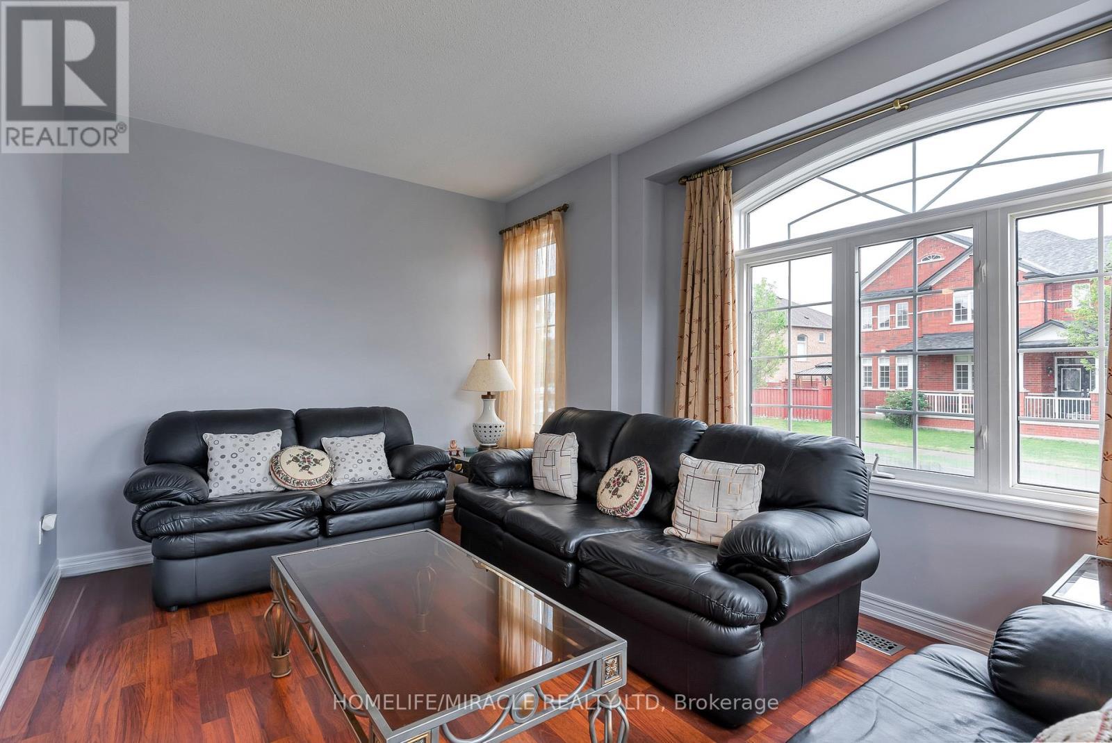 9 Peridot Road, Brampton, ON - Indoor Photo Showing Living Room
