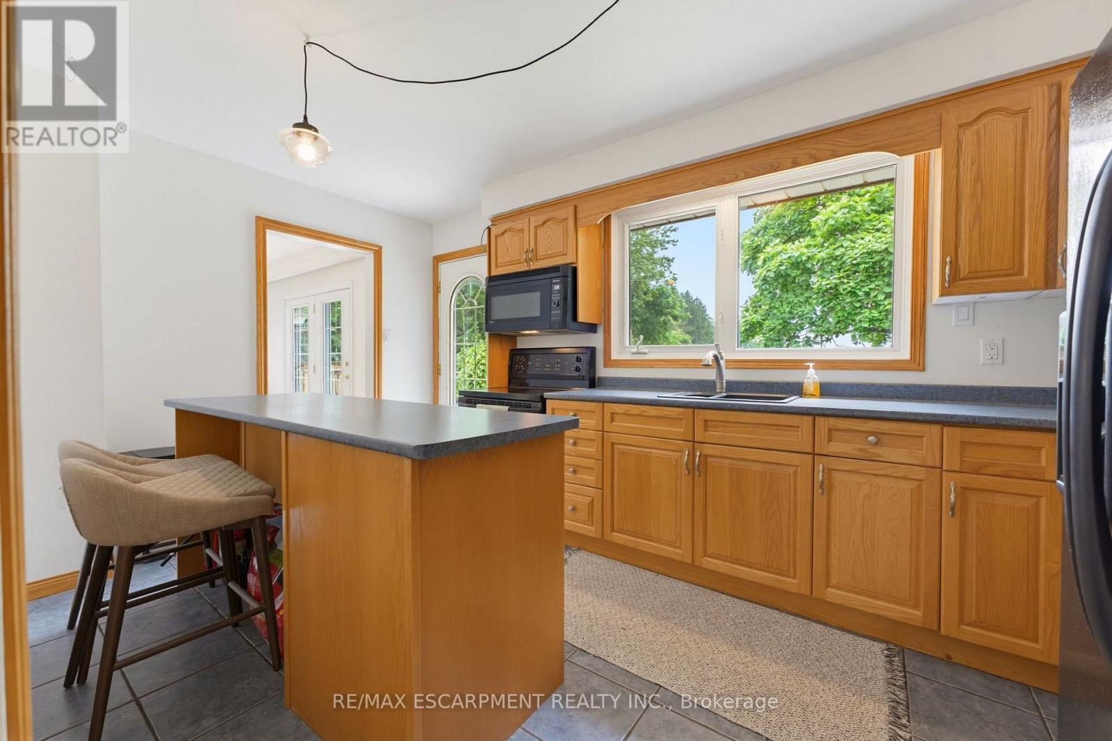 200 Lynden Road, Hamilton, ON - Indoor Photo Showing Kitchen With Double Sink