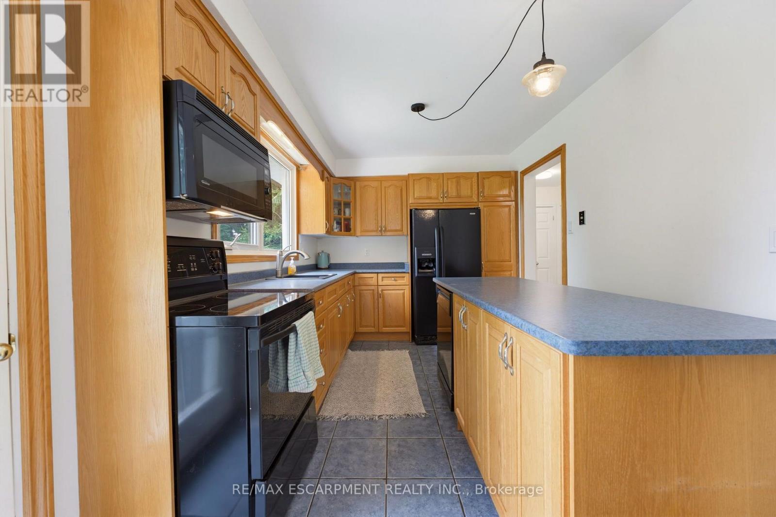 200 Lynden Road, Hamilton, ON - Indoor Photo Showing Kitchen