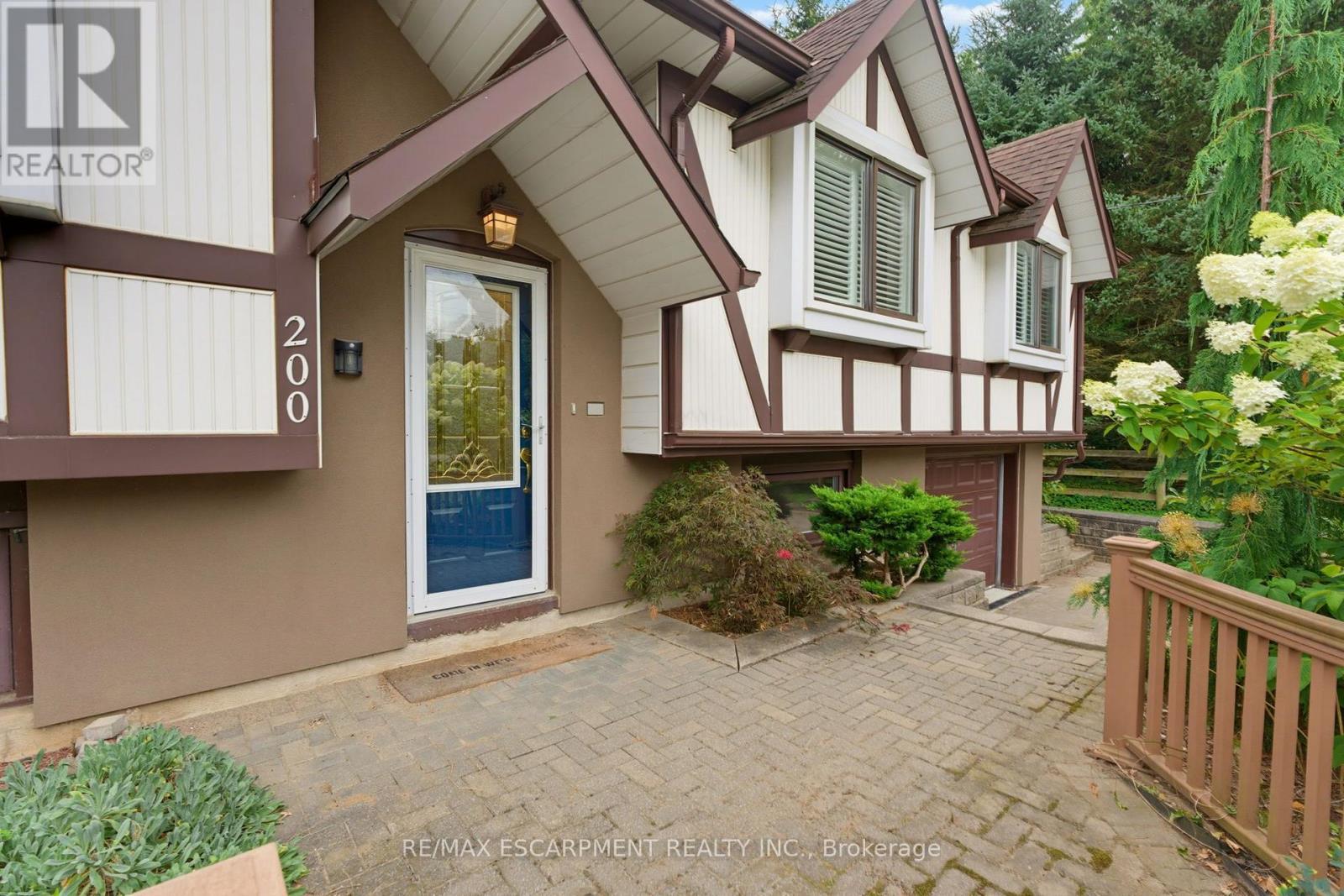 200 Lynden Road, Hamilton, ON - Outdoor