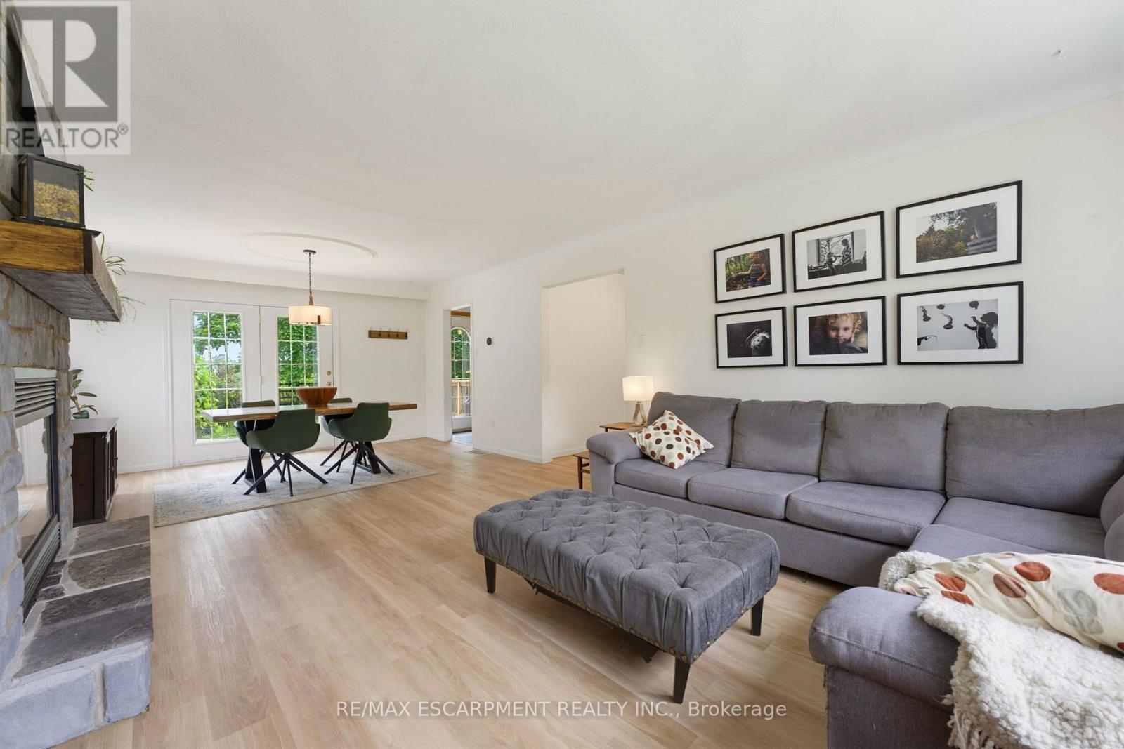 200 Lynden Road, Hamilton, ON - Indoor Photo Showing Living Room