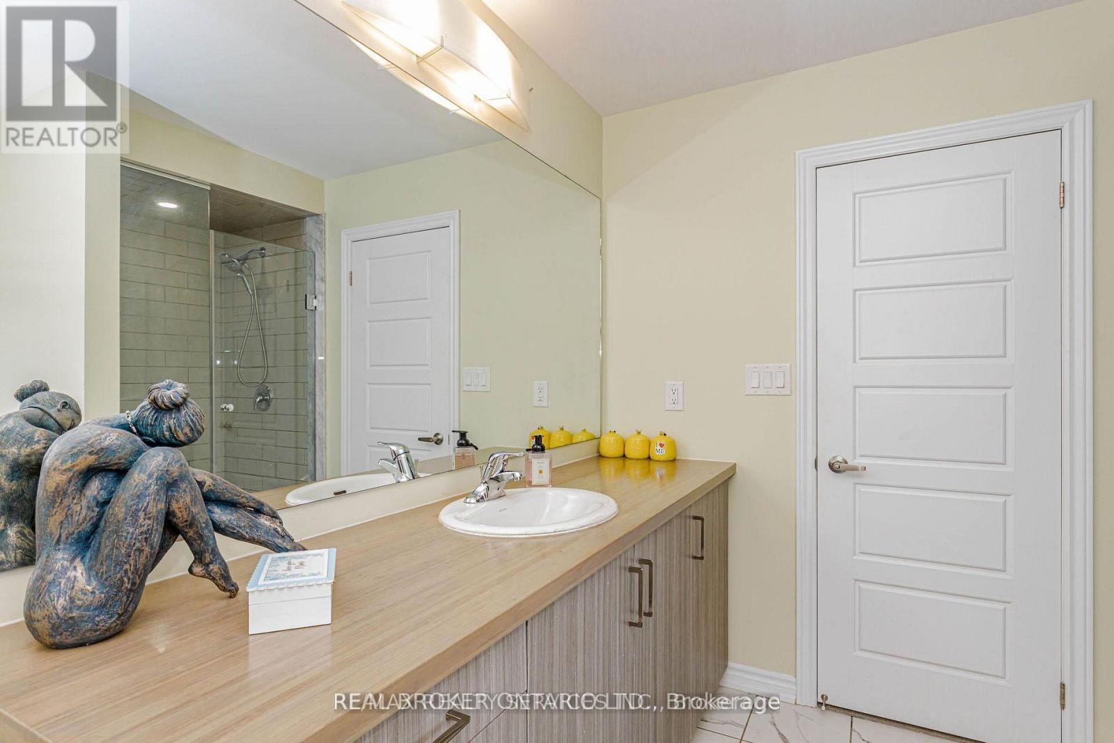67 Malcolm Crescent, Haldimand, ON - Indoor Photo Showing Bathroom