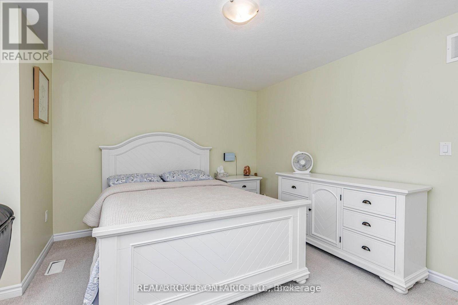 67 Malcolm Crescent, Haldimand, ON - Indoor Photo Showing Bedroom