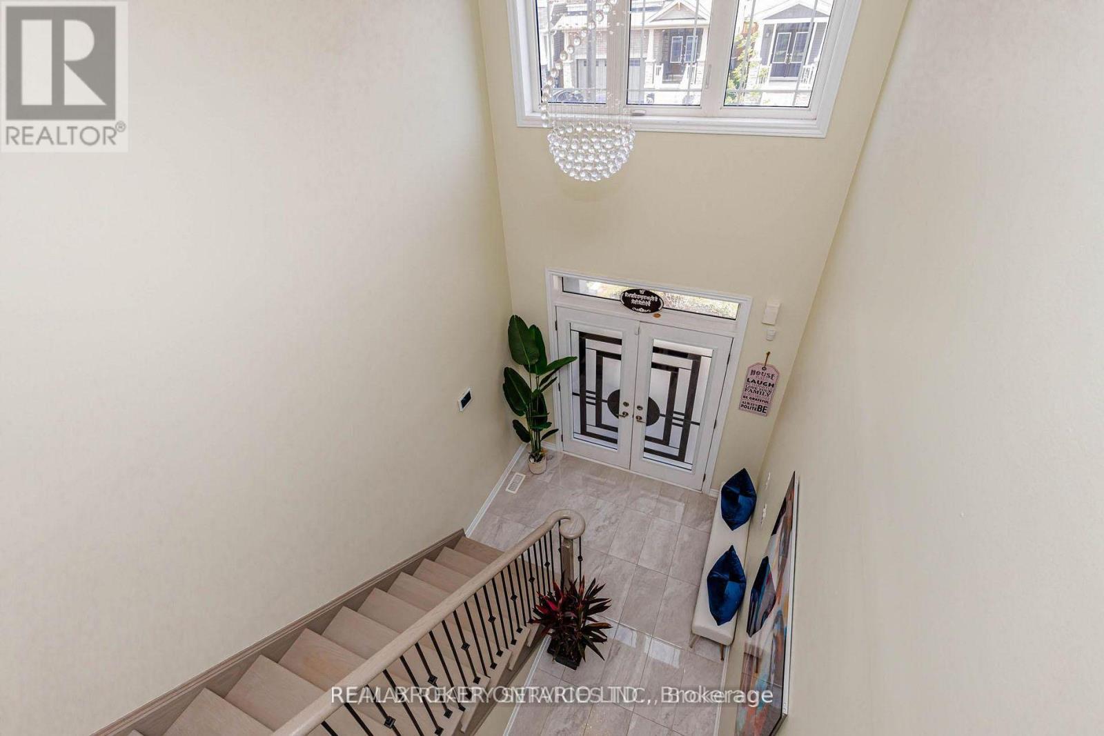 67 Malcolm Crescent, Haldimand, ON - Indoor Photo Showing Other Room