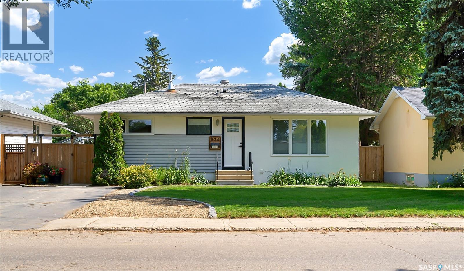 826 W Avenue N, Saskatoon, SK - Outdoor
