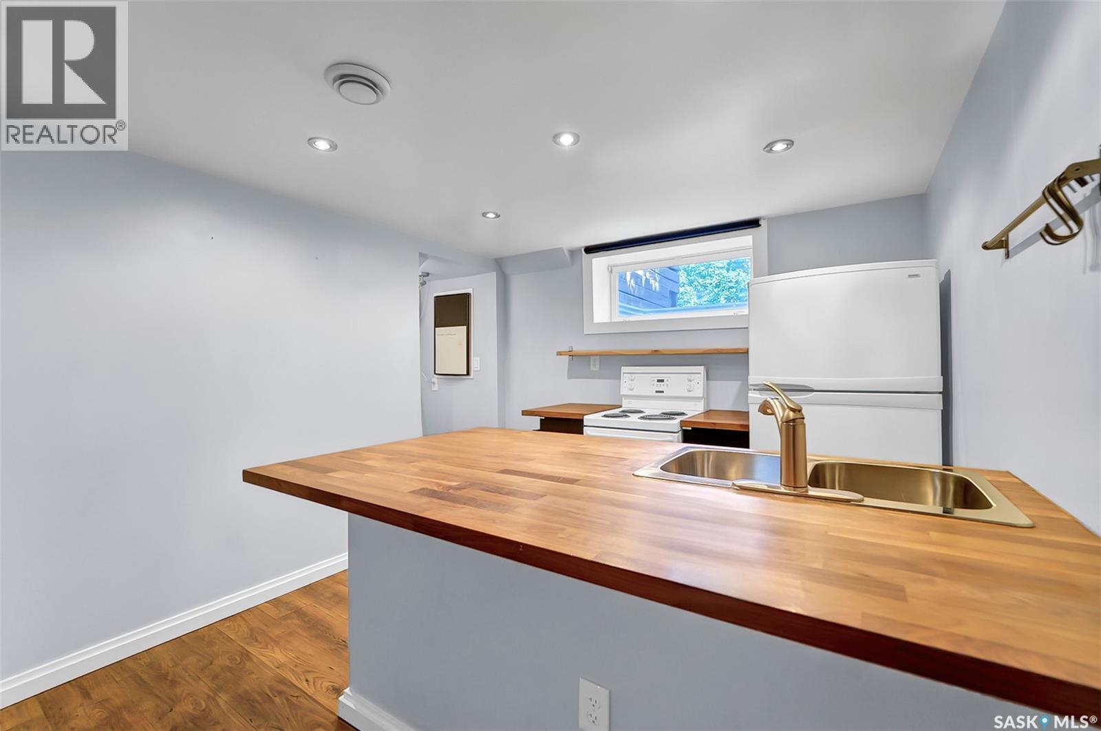 826 W Avenue N, Saskatoon, SK - Indoor Photo Showing Other Room