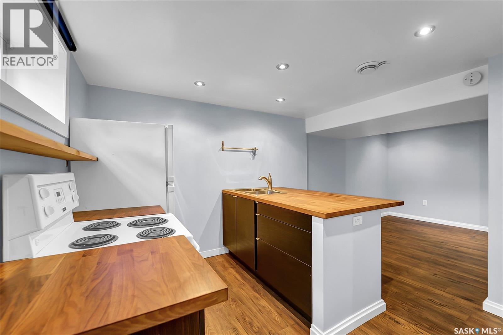 826 W Avenue N, Saskatoon, SK - Indoor Photo Showing Kitchen