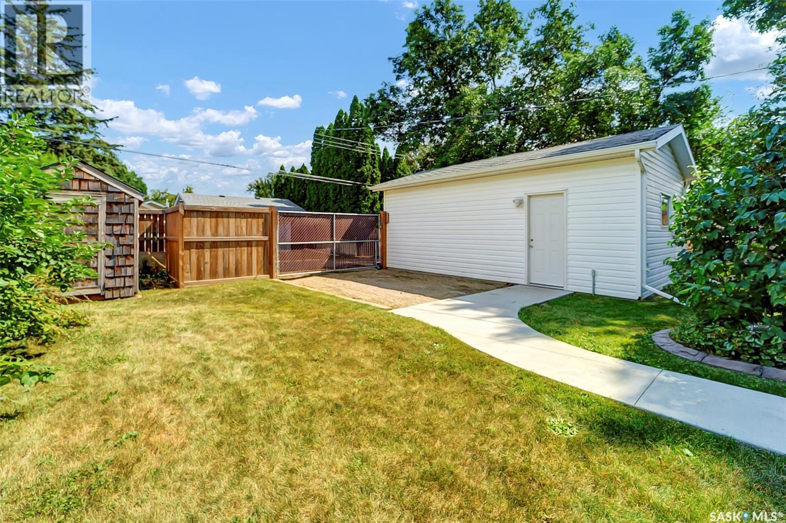 826 W Avenue N, Saskatoon, SK - Outdoor