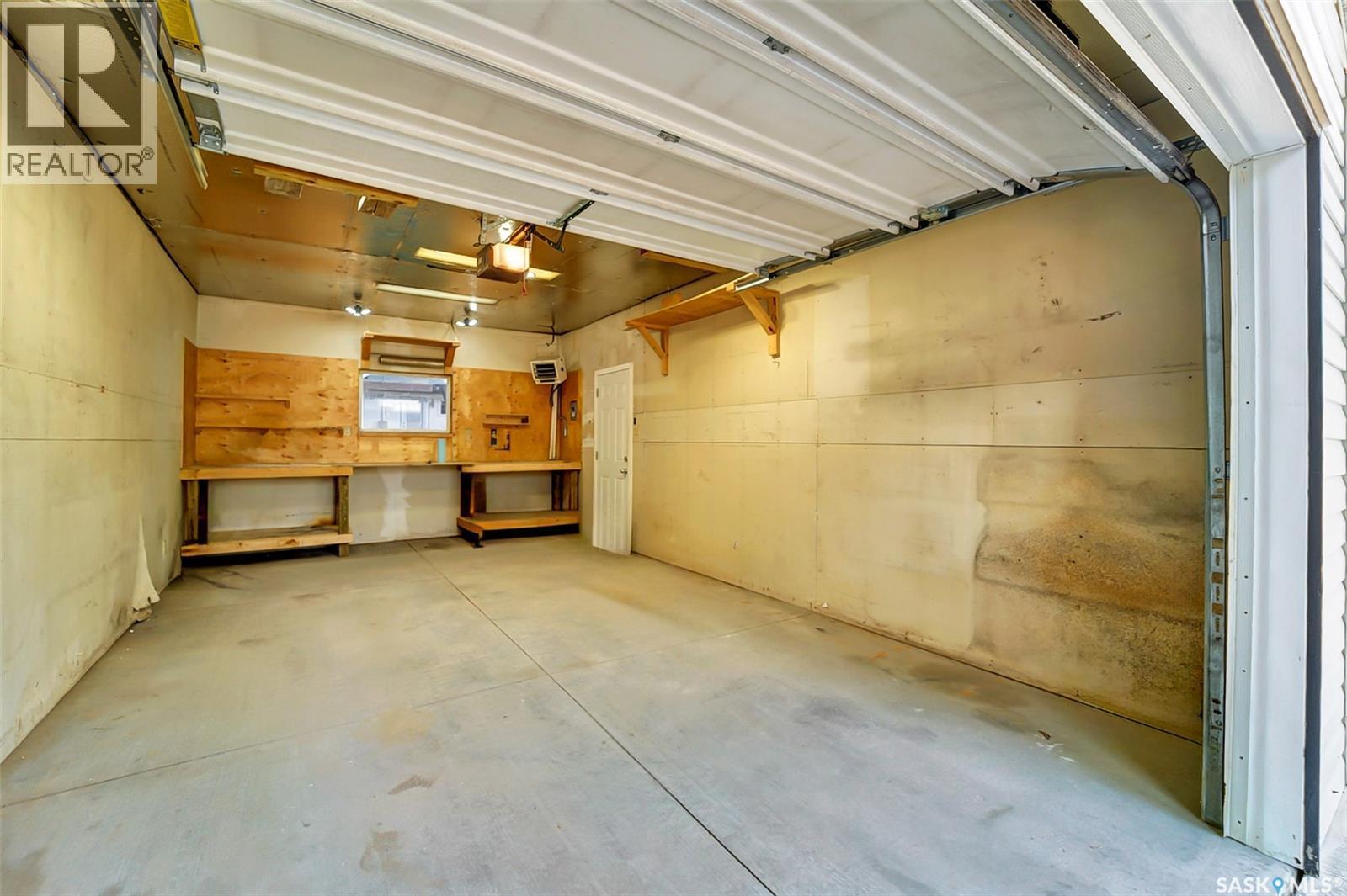 826 W Avenue N, Saskatoon, SK - Indoor Photo Showing Garage