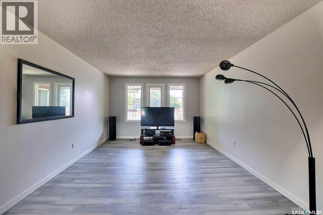 122 Edenwold Crescent, Regina, SK - Indoor Photo Showing Living Room
