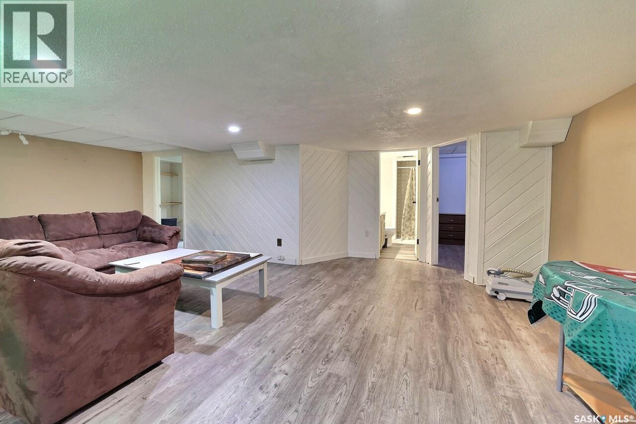 122 Edenwold Crescent, Regina, SK - Indoor