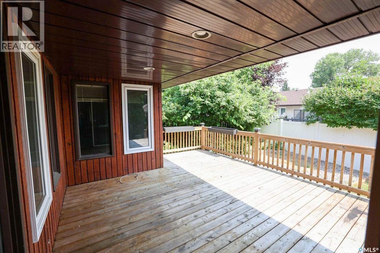 122 Edenwold Crescent, Regina, SK - Outdoor With Deck Patio Veranda With Exterior
