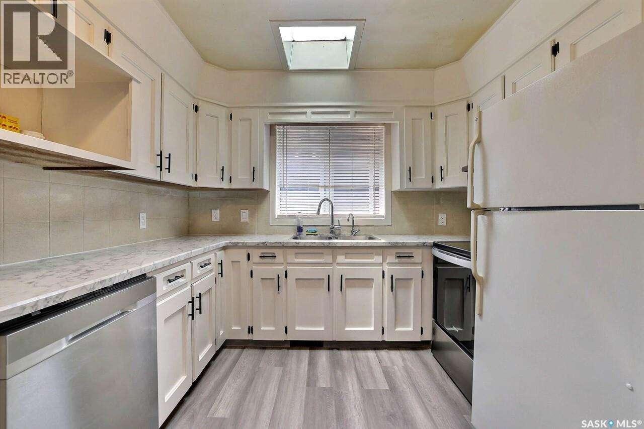 122 Edenwold Crescent, Regina, SK - Indoor Photo Showing Kitchen With Double Sink