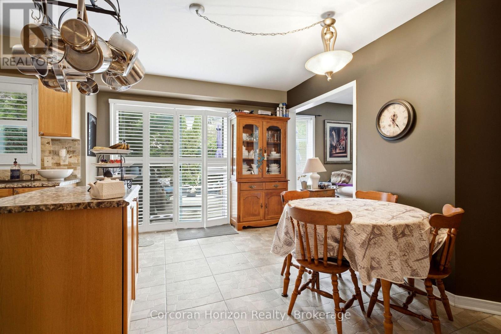 131 Huntingwood Avenue, Hamilton (Dundas), ON - Indoor Photo Showing Dining Room