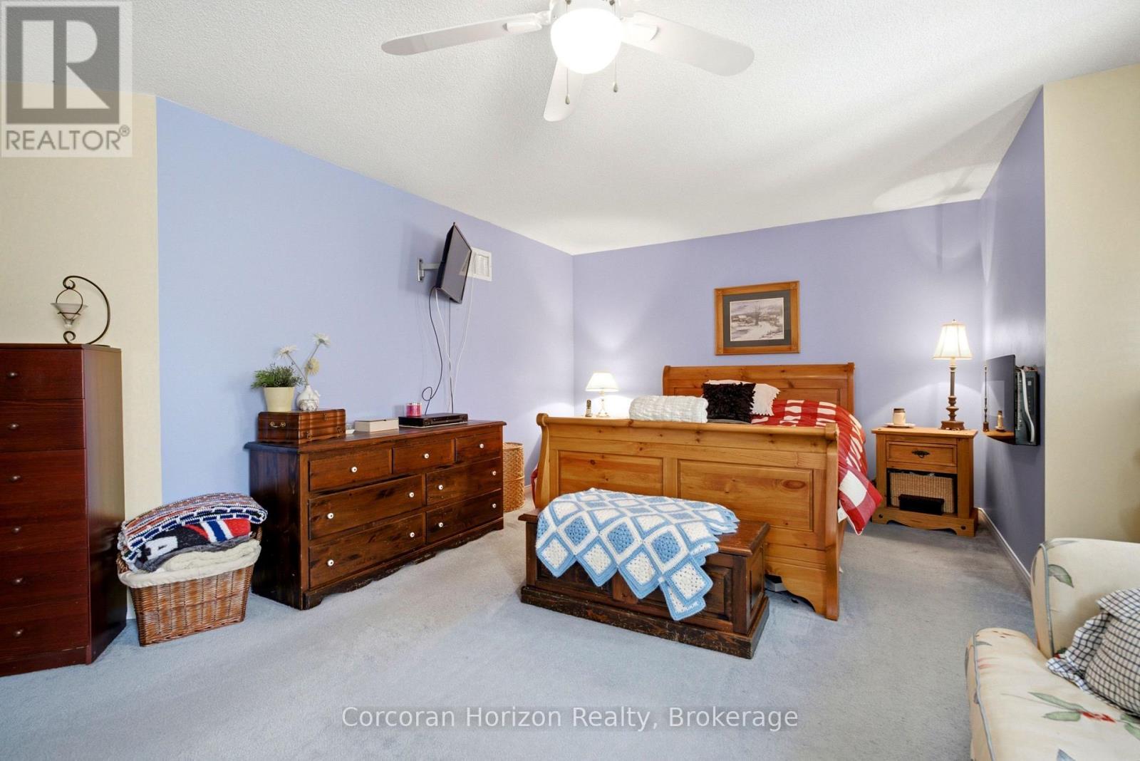131 Huntingwood Avenue, Hamilton (Dundas), ON - Indoor Photo Showing Bedroom