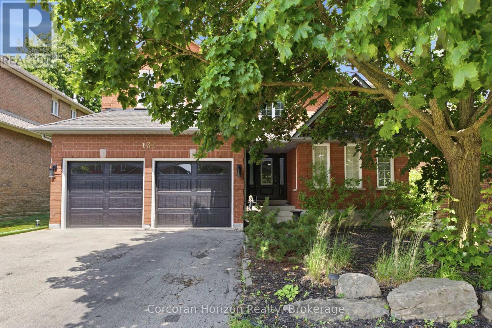131 Huntingwood Avenue, Hamilton (Dundas), ON - Outdoor